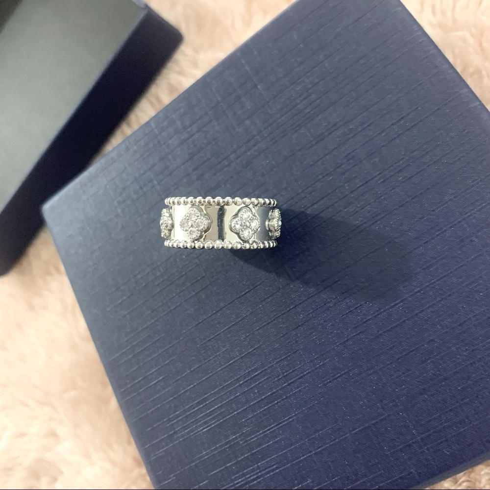 Clover Ring - image 2